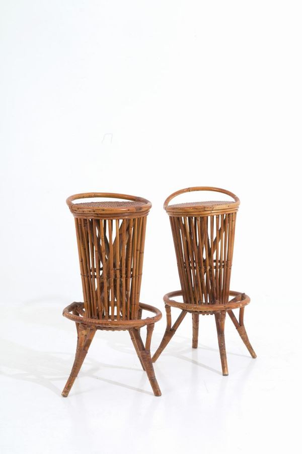 Due sgabelli alti in rattan. Manifattura italiana. Anni '50. Difetti. ...