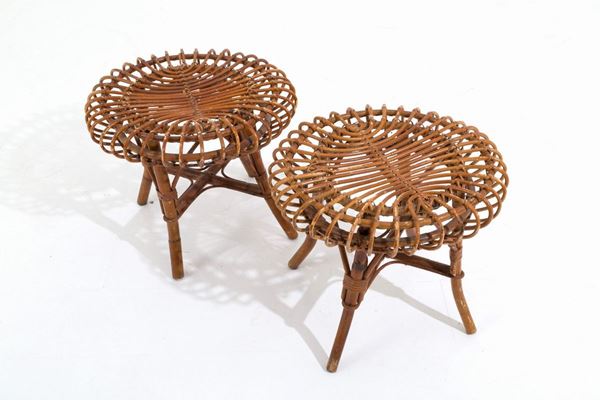 Due sgabelli bassi in rattan. Manifattura italiana. Anni '50. Difetti....