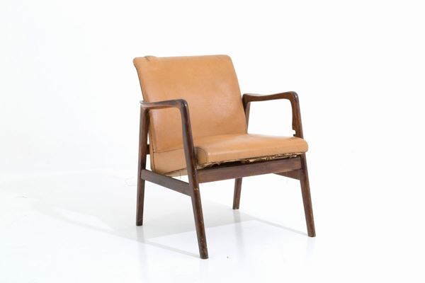 Poltrona in sky marrone con braccioli in legno. Manifattura italiana. Anni '50....