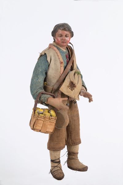 Contadino con Cesto di Mele in Terracotta, Legno, Paglia e Vestiti Originali. N...