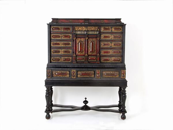 Monetiere in legno di ebano 