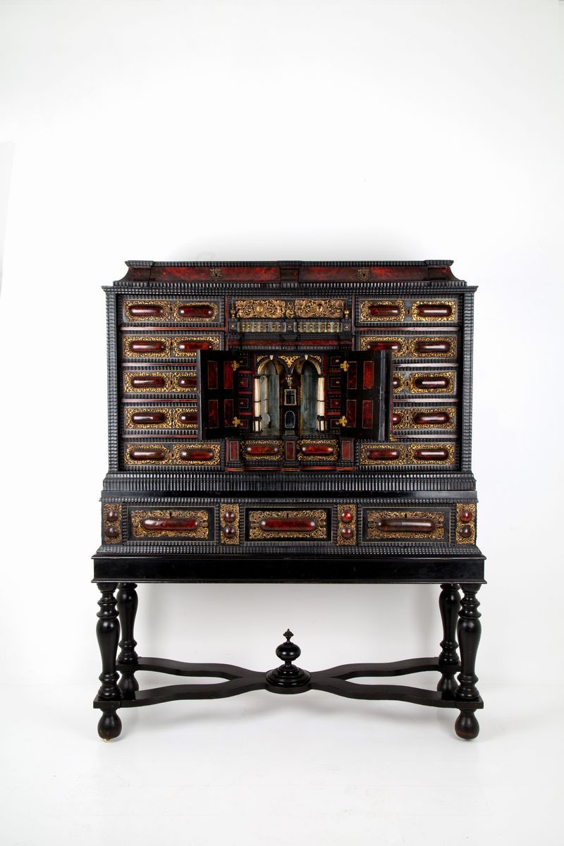 Monetiere in Legno di Ebano