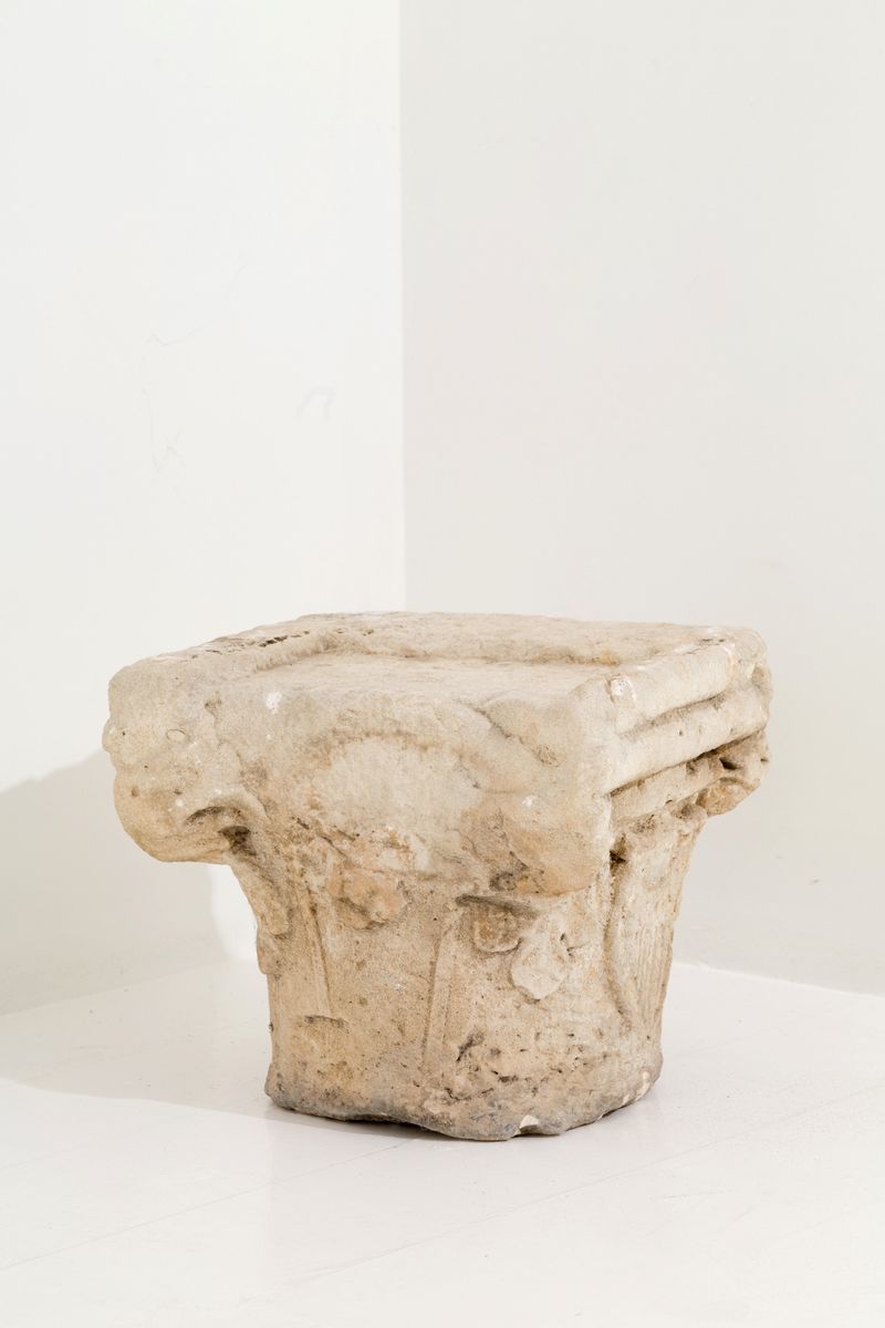 Capitello in Pietra Scolpita. XVI Secolo. Difetti e Mancanze....