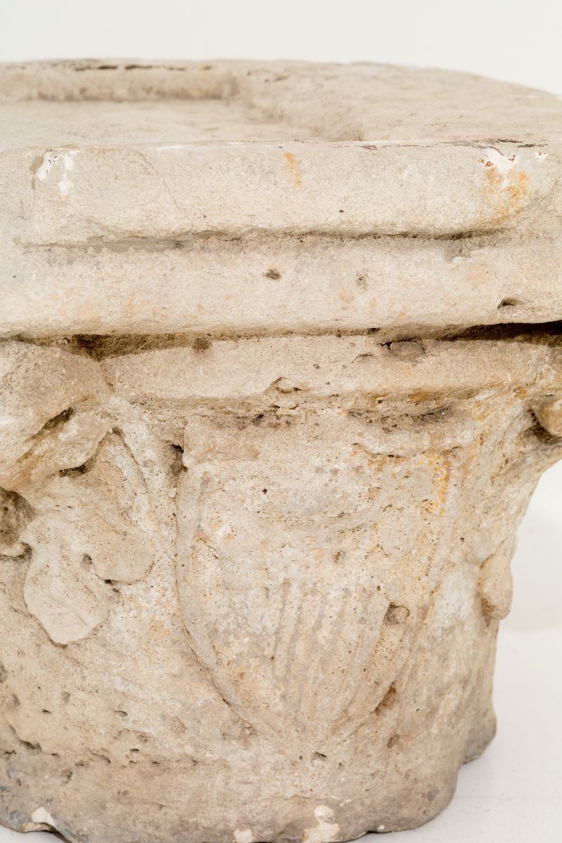 Capitello in Pietra Scolpita. XVI Secolo. Difetti e Mancanze....
