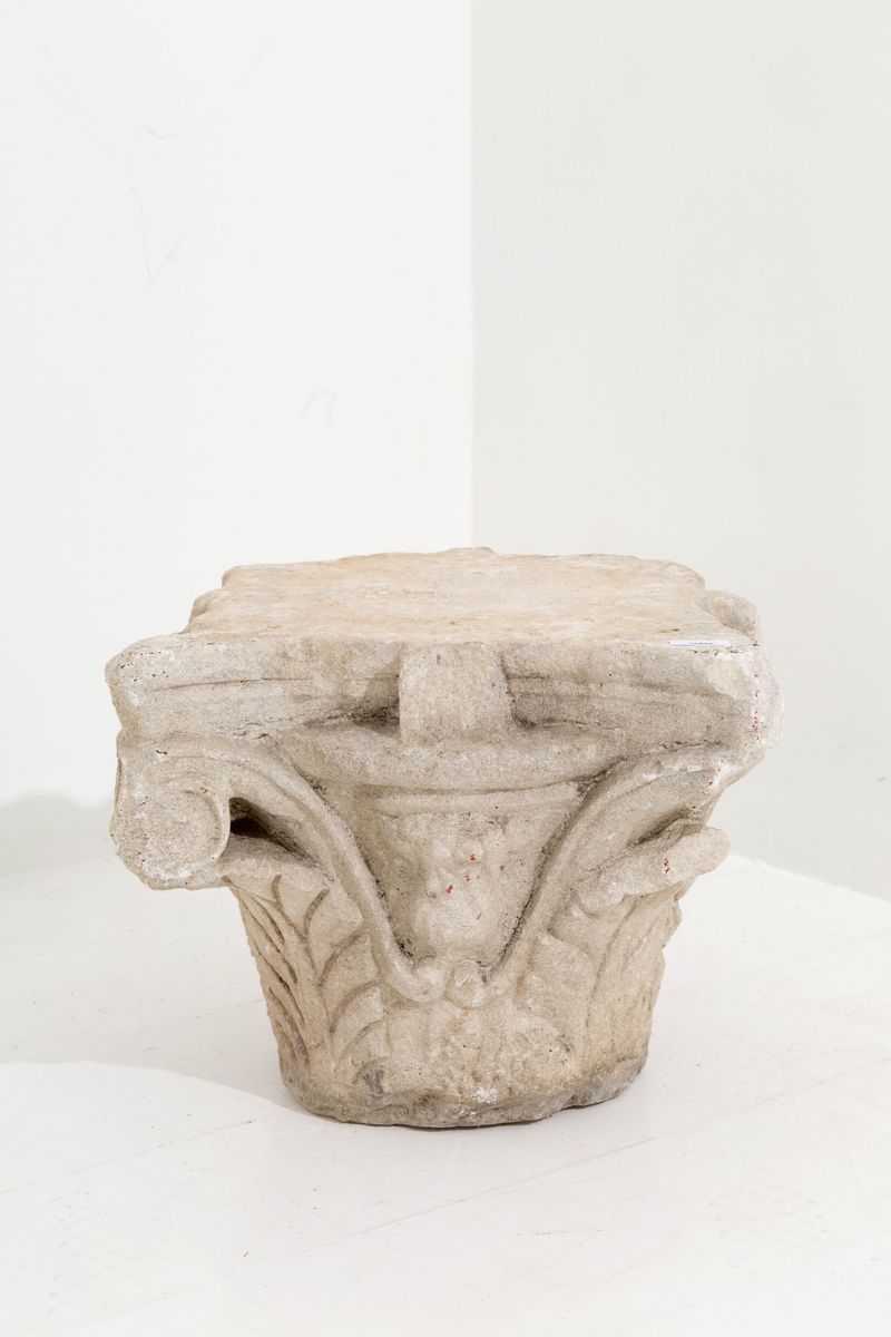 Capitello in Pietra Scolpita. XVI Secolo. Difetti e Mancanze....