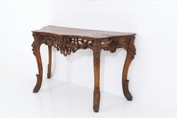 Consolle in legno intagliato