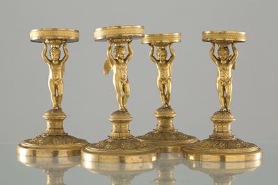 Quattro Alzatine in Bronzo Cesellato e Dorato Raff. ''putti Alati''. Seconda Me...
