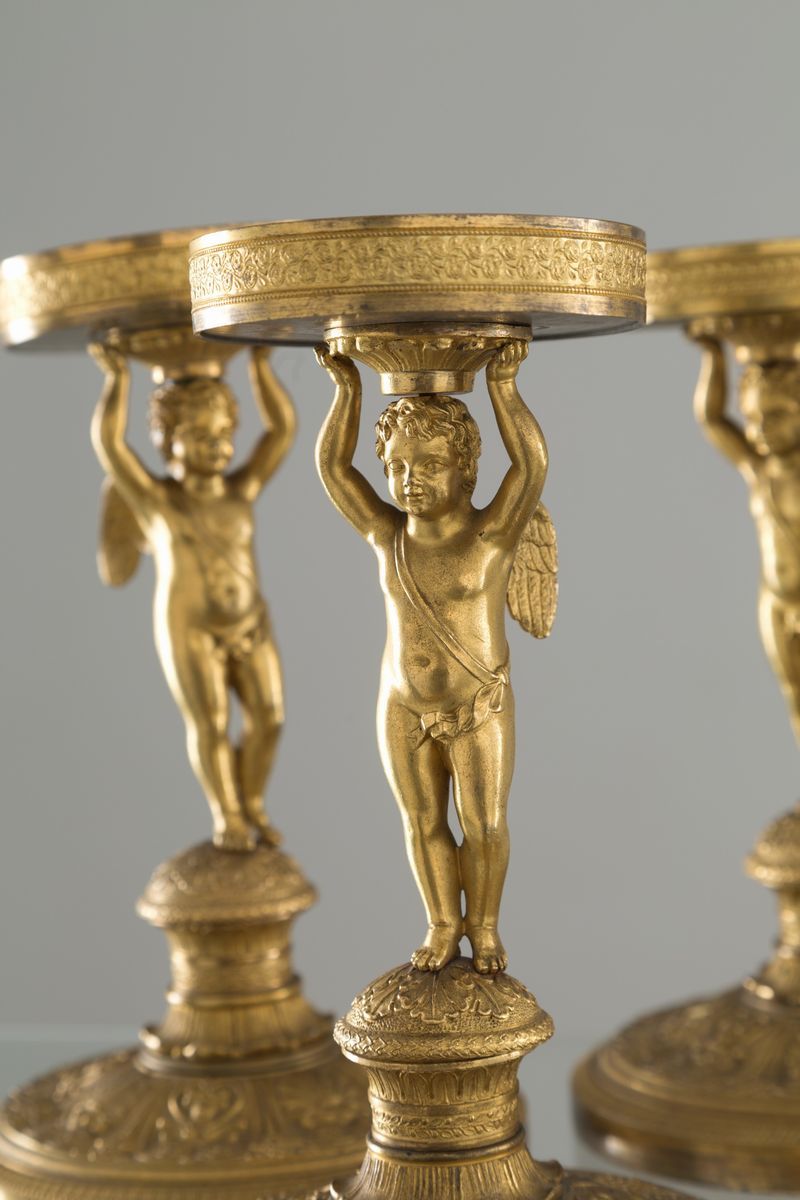 Quattro Alzatine in Bronzo Cesellato e Dorato Raff. ''putti Alati''. Seconda Me...
