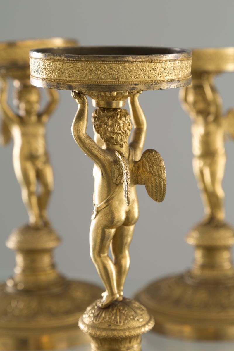 Quattro Alzatine in Bronzo Cesellato e Dorato Raff. ''putti Alati''. Seconda Me...