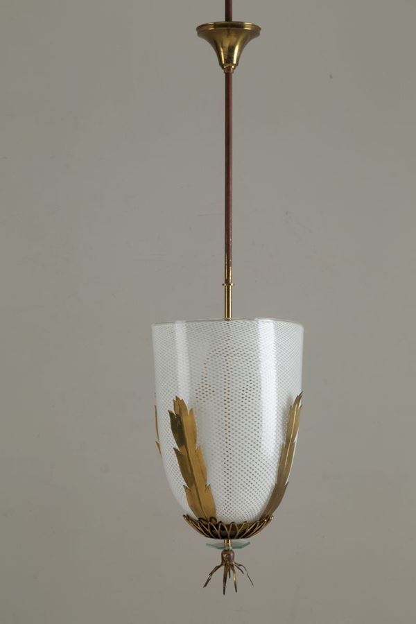 Lampadario in vetro di Murano a reticello con fusto in ottone. Anni '40....