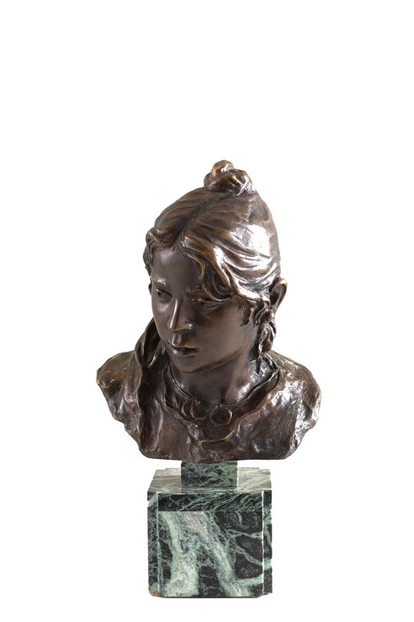 GIACOMO MORETTI - GIACOMO MORETTI (Spalato, 1843). Scultura in bronzo raff. ''BUSTO DI GIOVINCELLA''