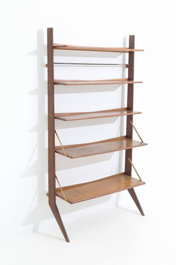 Libreria in legno e ottone a cinque ripiani. Anni '60....