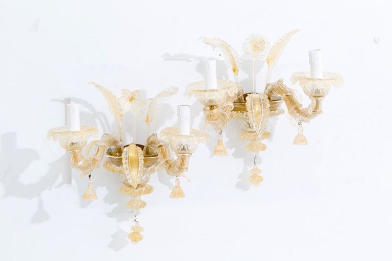Coppia di Applique Due Luci in Vetro di Murano Trasparente e Oro con Foglie e F...