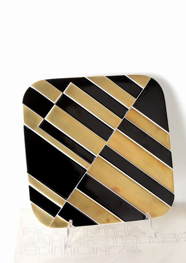 GUNTER FRUHTRUNK - GUNTER FRUHTRUNK (Monaco di Baviera, 1923-1982) per ROSENTHAL JAHRESTELLER. Piatto in porcellana