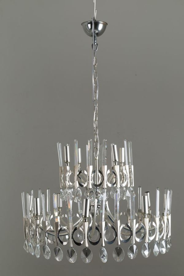 GAETANO SCIOLARI - GAETANO SCIOLARI (1927-1994). Lampadario in metallo e cristallo. Anni '70. ...