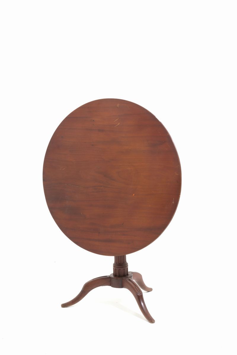 Tavolino Rotondo a Vela in Legno di Mogano. Inghilterra. XIX Secolo. Difetti....