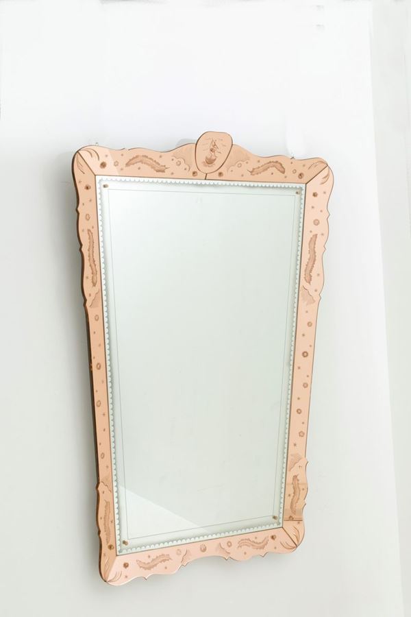 Specchiera in legno con cornice in vetro rosa molato. Produzione BRUSOTTI. Anni...
