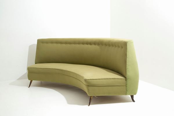 Divano angolare in tessuto verde e piedini in ottone. Produzione ISA. Anni '50....