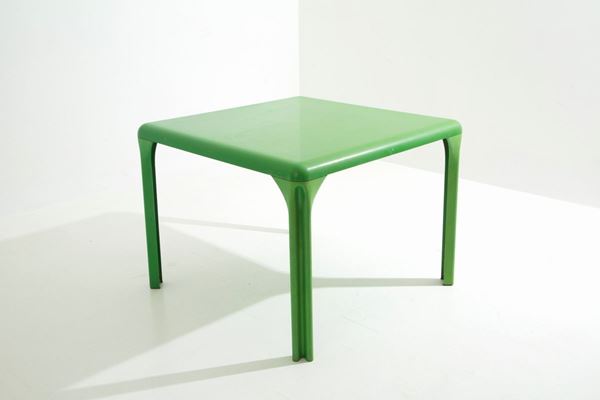 VICO MAGISTRETTI - VICO MAGISTRETTI (Milano, 1920-2006). Tavolo quadrato Selene in materiale plast...