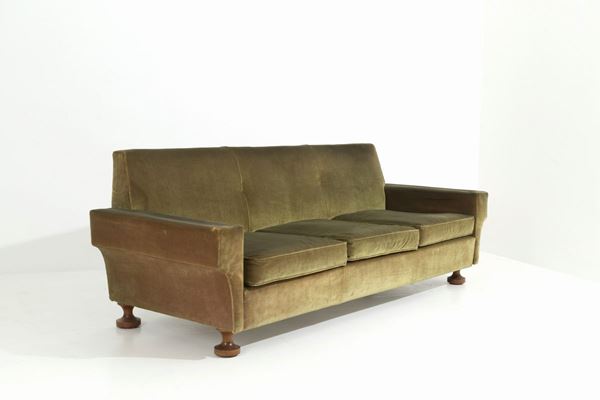 MARCO ZANUSO - MARCO ZANUSO (Attr.) (Milano, 1916-2001). Divano tre posti con struttura in leg...