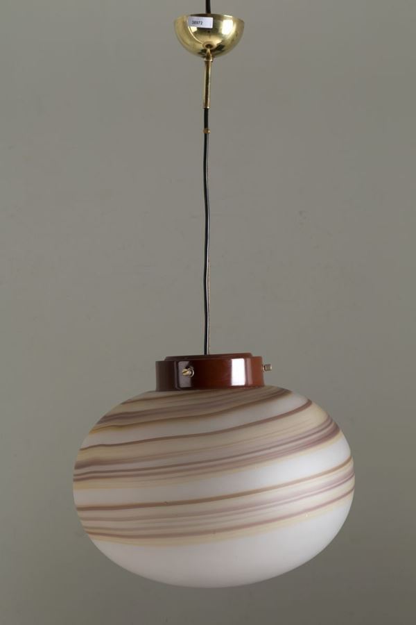 Lampadario in vetro di Murano con spirale color nocciola su vetro satinato e co...