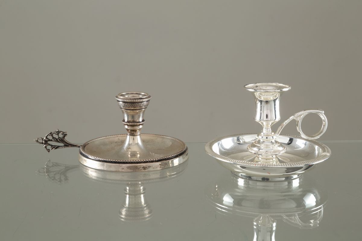 Due bugie, due colini e una piccola saliera in argento 800, gr. 500 ca. comples...