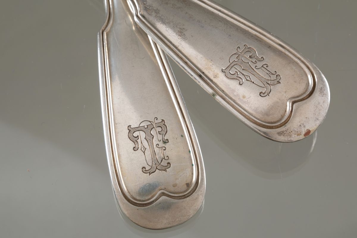 Servizio di posate in argento 800 composto da ventuno coltelli grandi, diciasse...