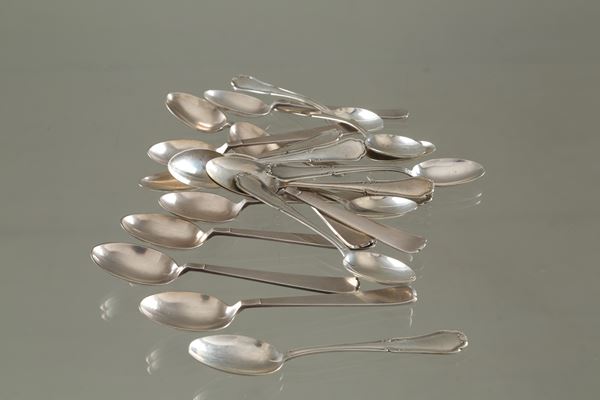 Venti cucchiaini in argento 800