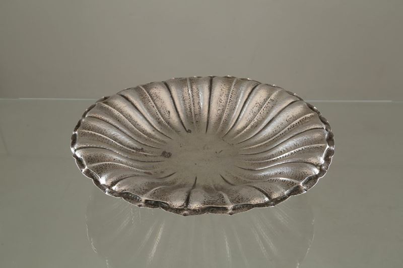 Alzatina in argento 800, gr. 800 ca. XX secolo....