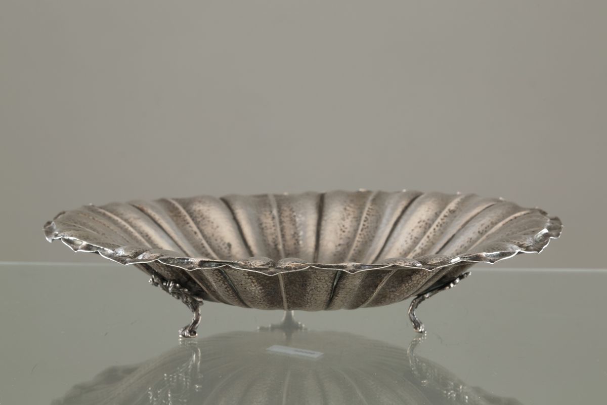 Alzatina in argento 800, gr. 800 ca. XX secolo....