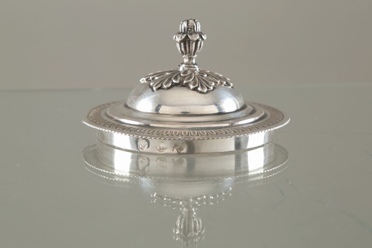 Due zuccheriere in argento 800, gr. 400 ca. complessivi....