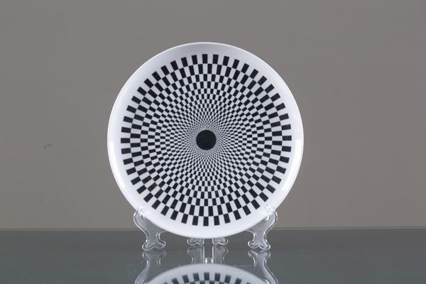 Piatto in ceramica ''EGOCENTRISMO''. Produzione FORNASETTI