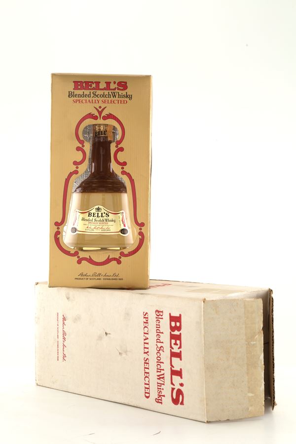 Bell's Blended Scotch Whisky Specially Selected Campana (1 bt da 75 cl.). Cofan...