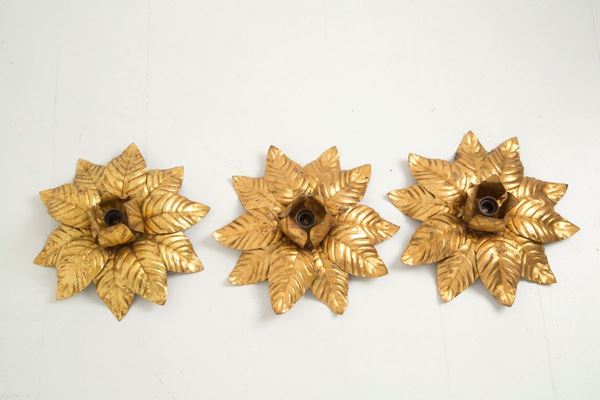 Tre applique in bronzo dorato a forma di foglie. Anni '50....