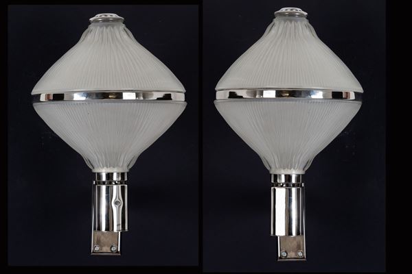 BBPR per ARTEMIDE. Coppia di applique in vetro e acciaio. Anni '50. Difetti....