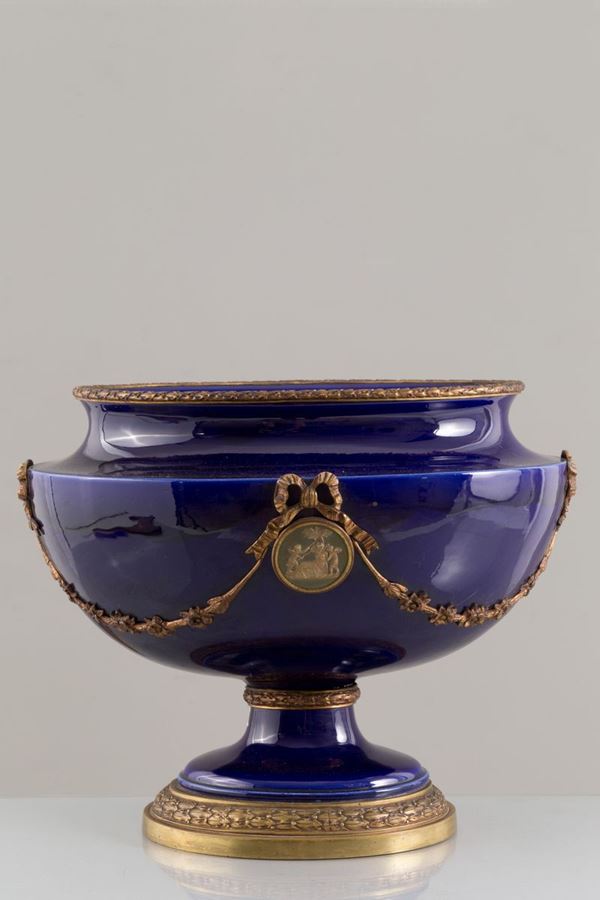 Blue ceramic cachepot
