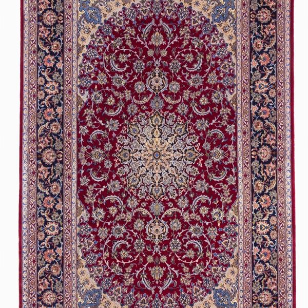 Isfahan carpet signed Maestro SEYRAFIAN. Persia