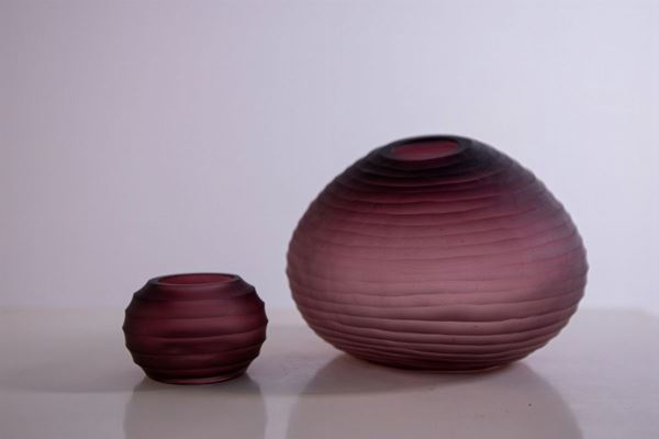 Pair of vases in burgundy
