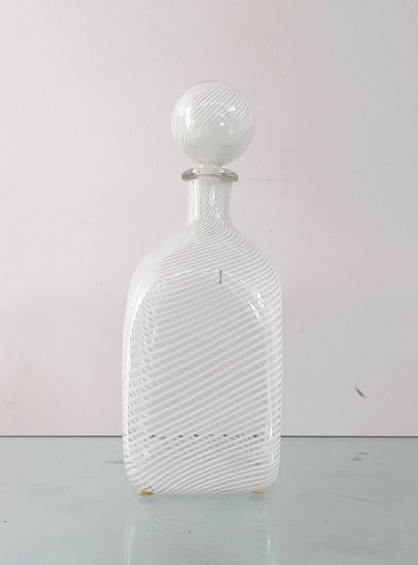 Bottiglia in vetro soffiato di Murano. Produzione VENINI