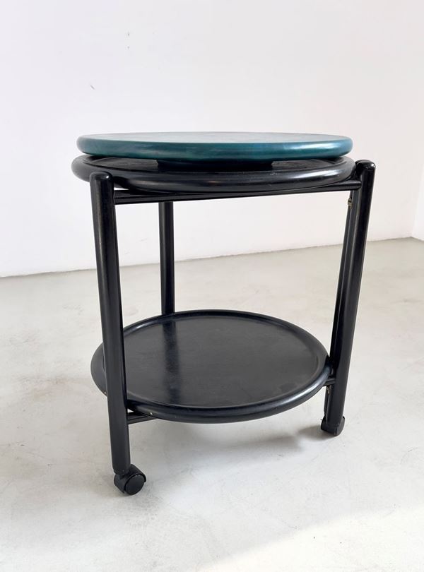 Tavolino smontabile in legno laccato con rotelle e tre ripiani - Asta +  DESIGN - Viscontea Casa d'Aste