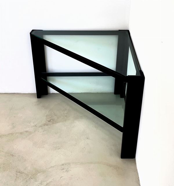 Tavolino angolare in vetro e ferro - Asta + DESIGN - Viscontea Casa d'Aste