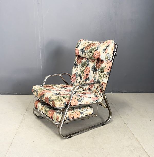 Extendable armchair
