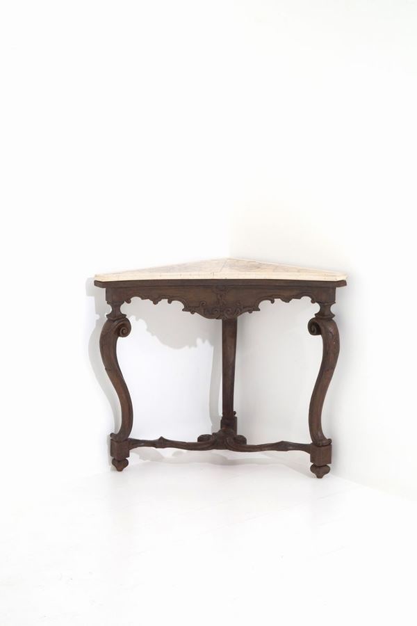 Three-legged console