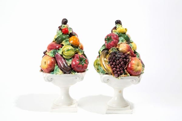 Coppia di trionfi di frutta