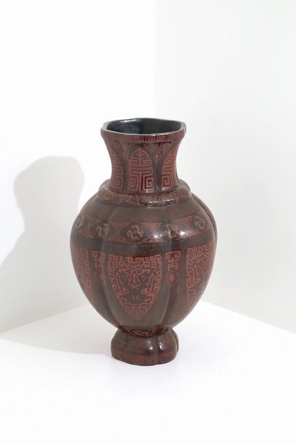 Importante vaso in legno