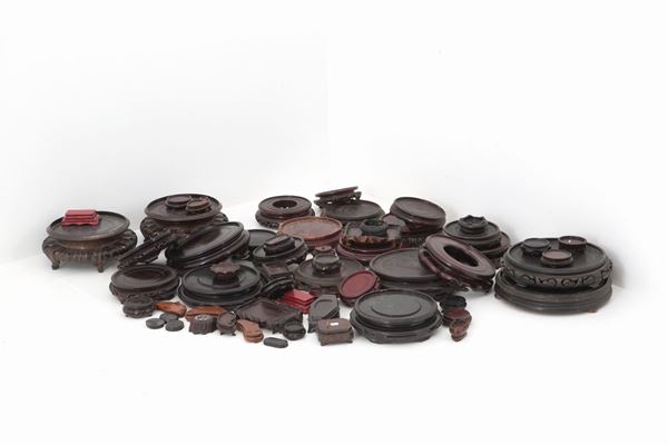 Fifty-nine bases  - Auction Milano Decor n°85 - Viscontea Casa d'Aste