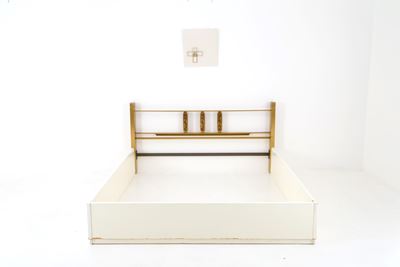 Letto con Crocifisso