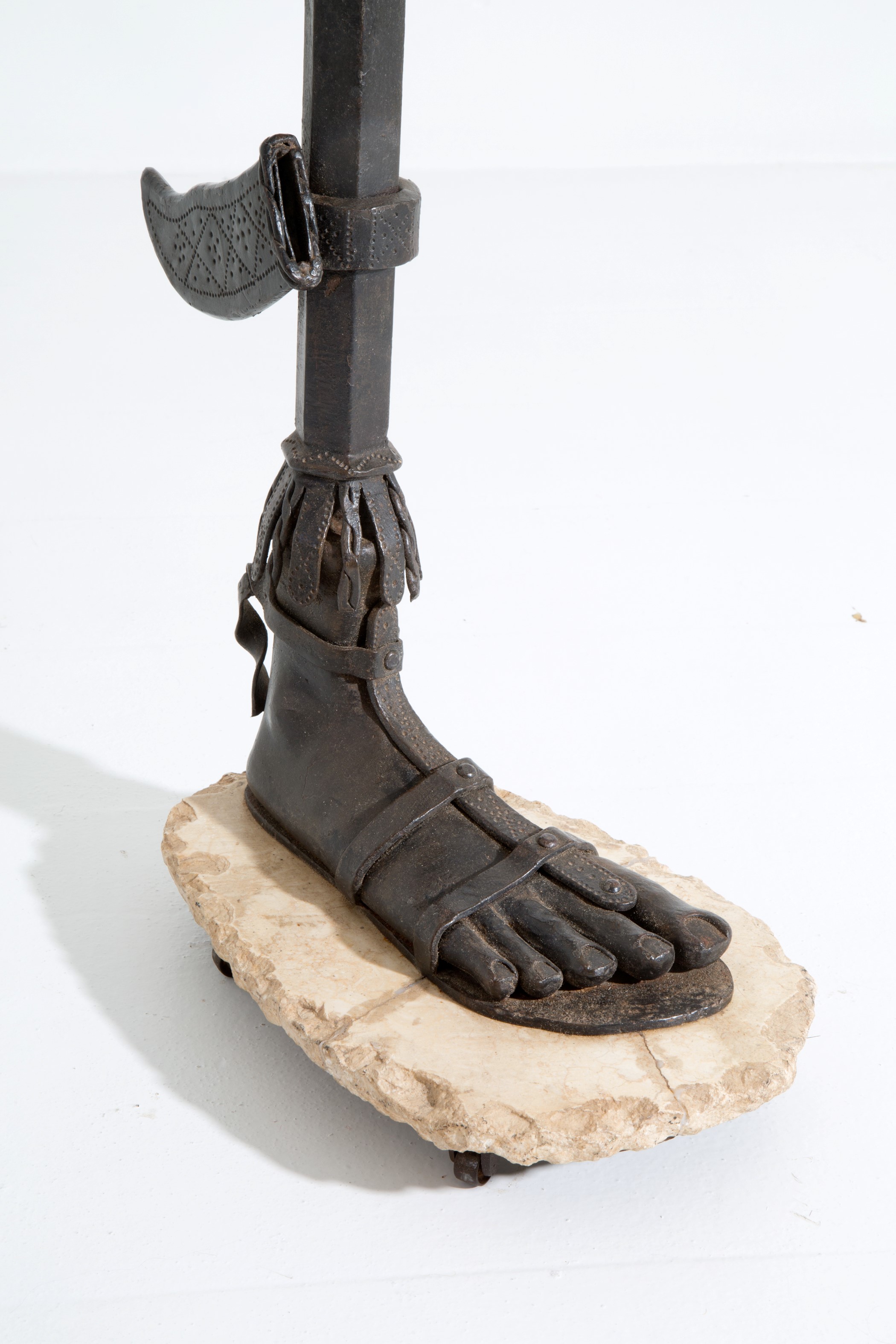 Scultura in ferro "PIEDE"