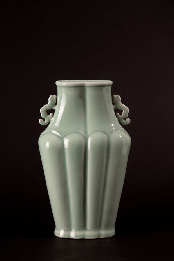 Vaso polilobato Celadon