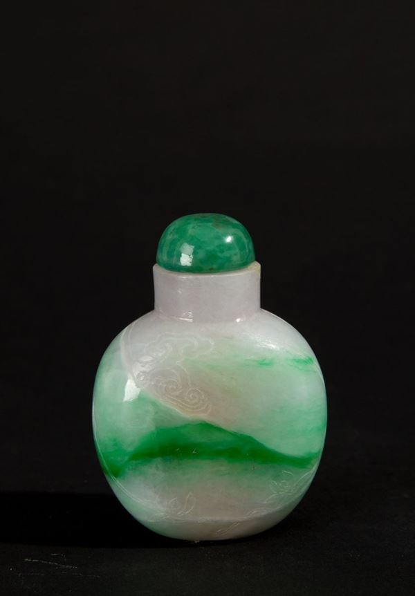 Snuff bottle in jadeite